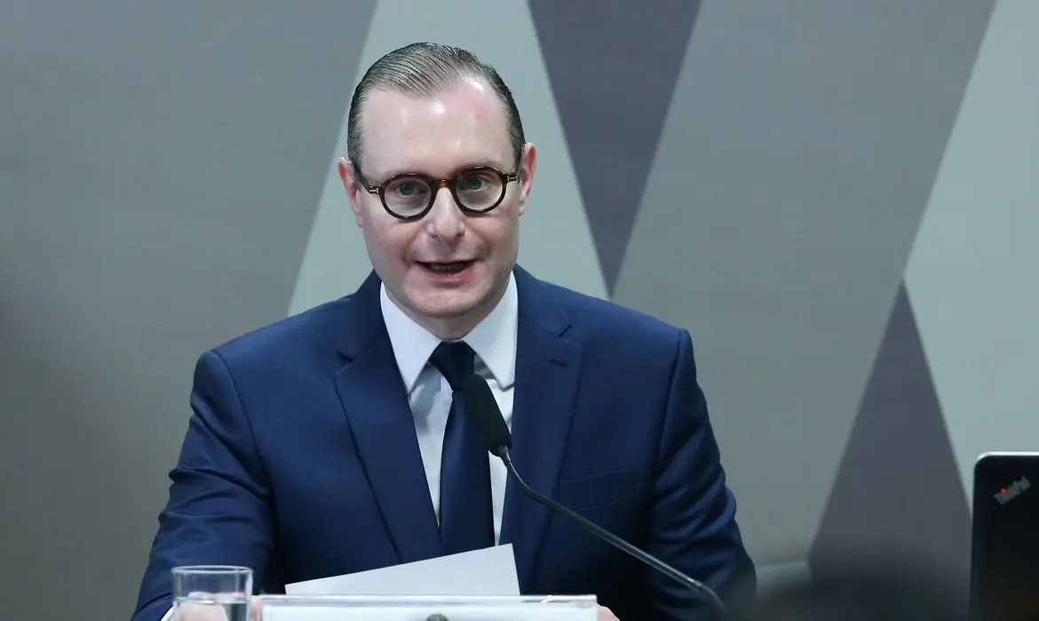 Cristiano Zanin se apresenta aos senadores da CCJ