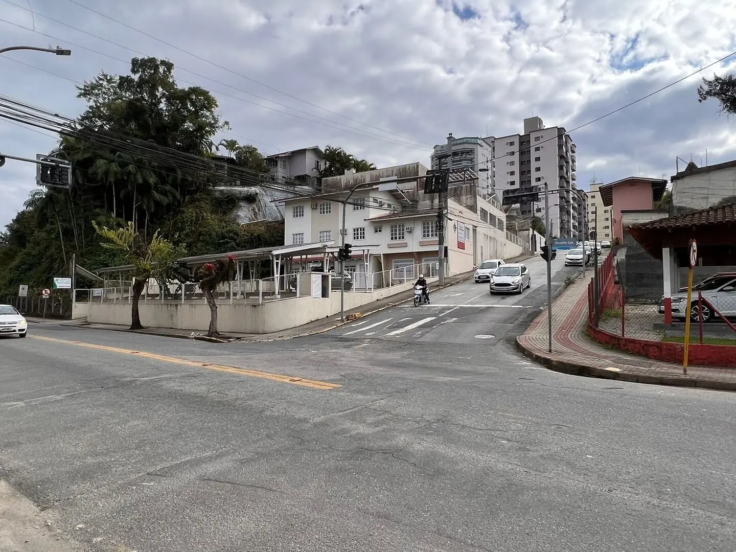 Rua Herc&iacute;lio Luz vai sofrer altera&ccedil;&otilde;es no tr&acirc;nsito