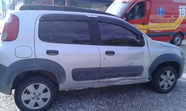 Motociclista fica ferido ao bater contra carro no Guarani