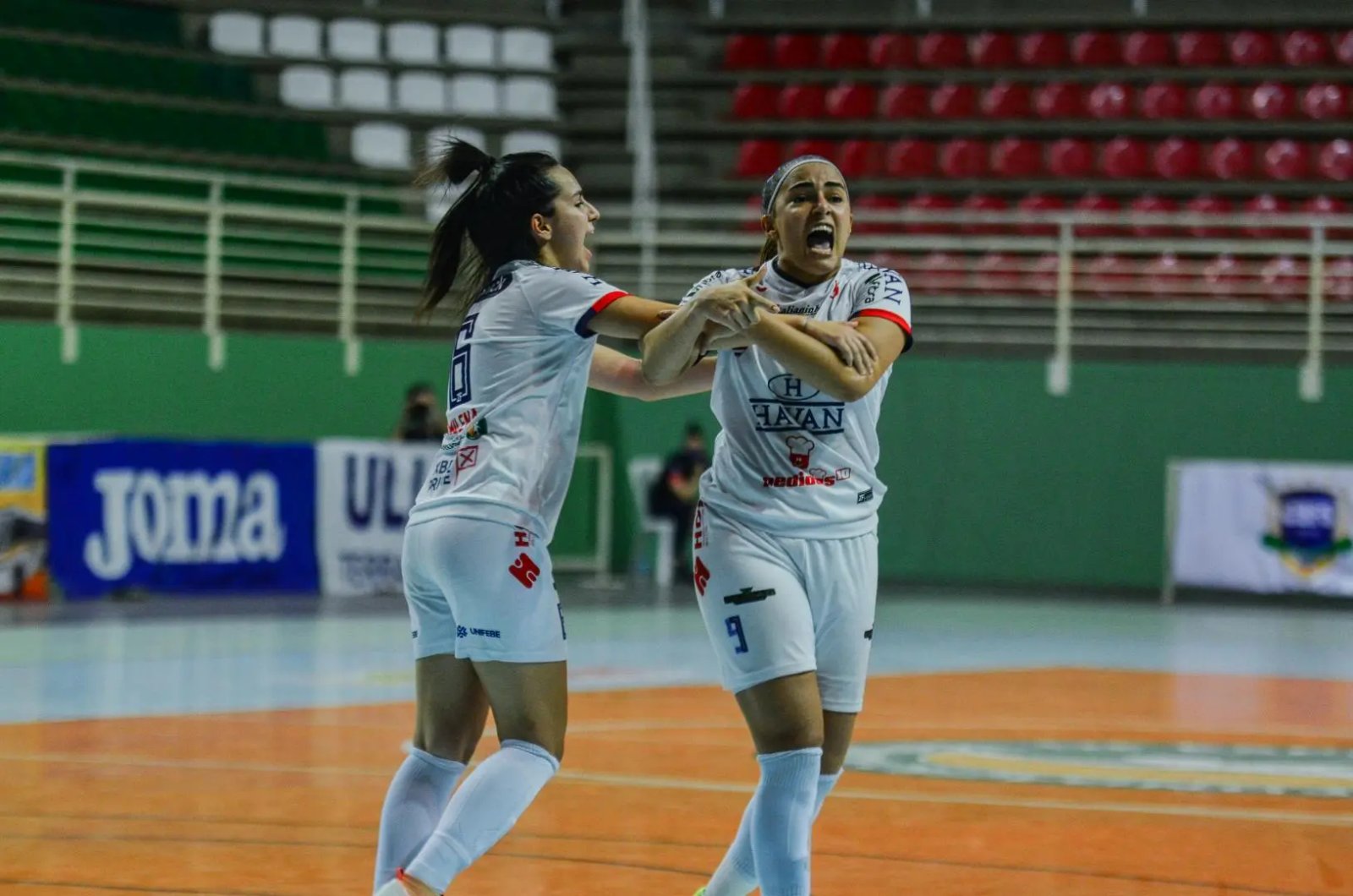 Com quatro gols de Bella, Barateiro vence o Adef com mais uma goleada