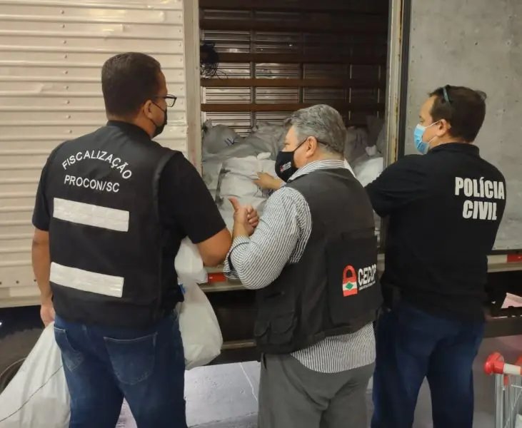 Combate &agrave; pirataria apreende cerca de R$ 4 milh&otilde;es em produtos em Brusque
