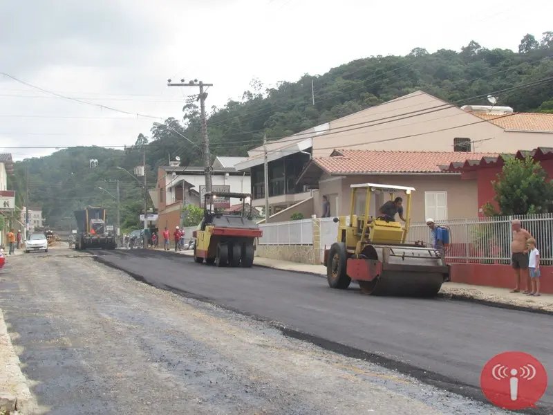 Novo trecho está sendo asfaltado