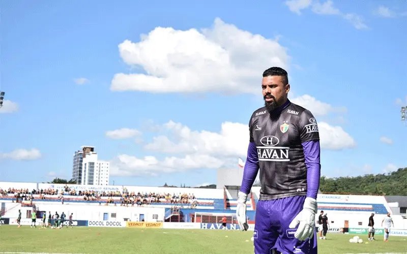 Novela sobre renova&ccedil;&atilde;o de contrato de Z&eacute; Carlos continua