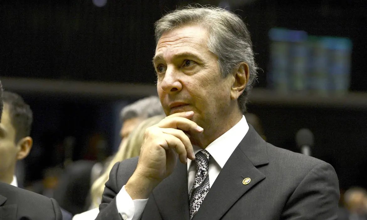 Maioria dos ministros do STF vota pela condena&ccedil;&atilde;o de Collor