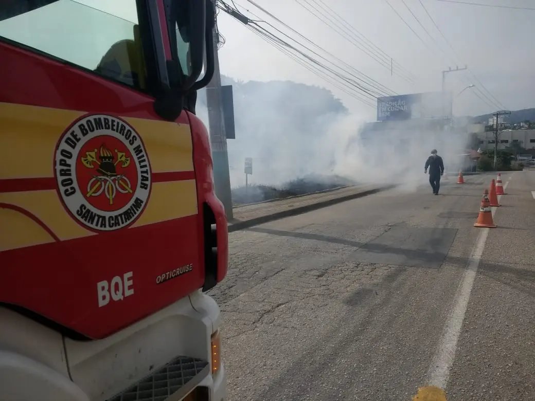 Inc&ecirc;ndio movimenta bombeiros no Jardim Maluche