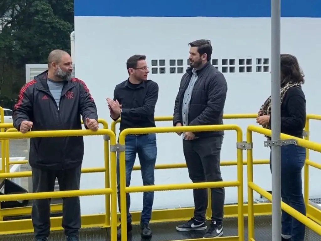 Prefeito interino Andr&eacute; Vechi visita o Samae