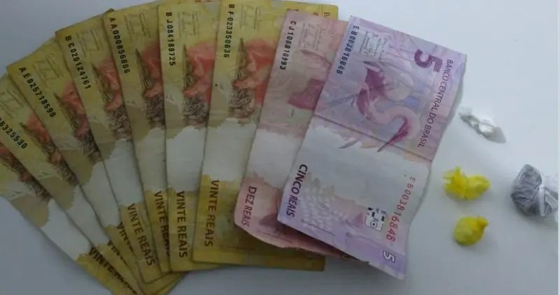 Mulher é presa acusada de tráfico em Tijucas