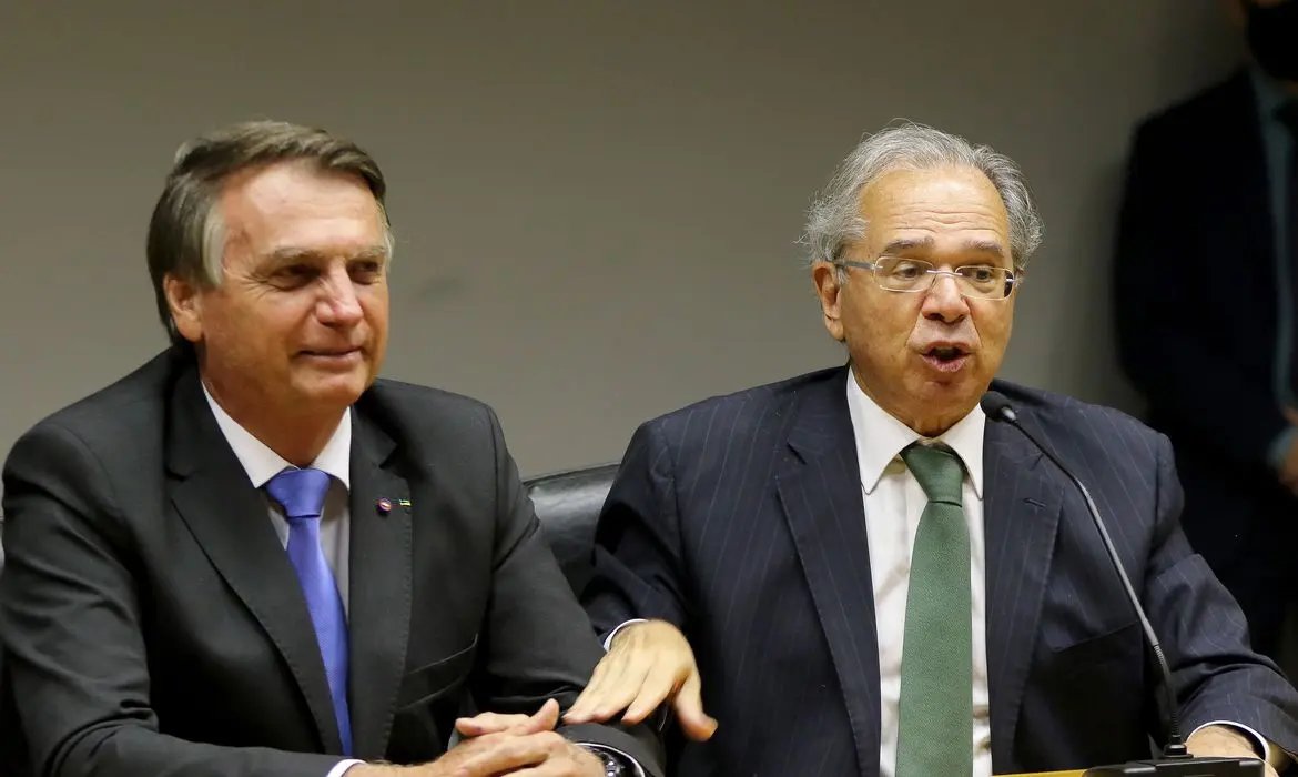 Bolsonaro diz que valor de aux&iacute;lio foi decidido com responsabilidade