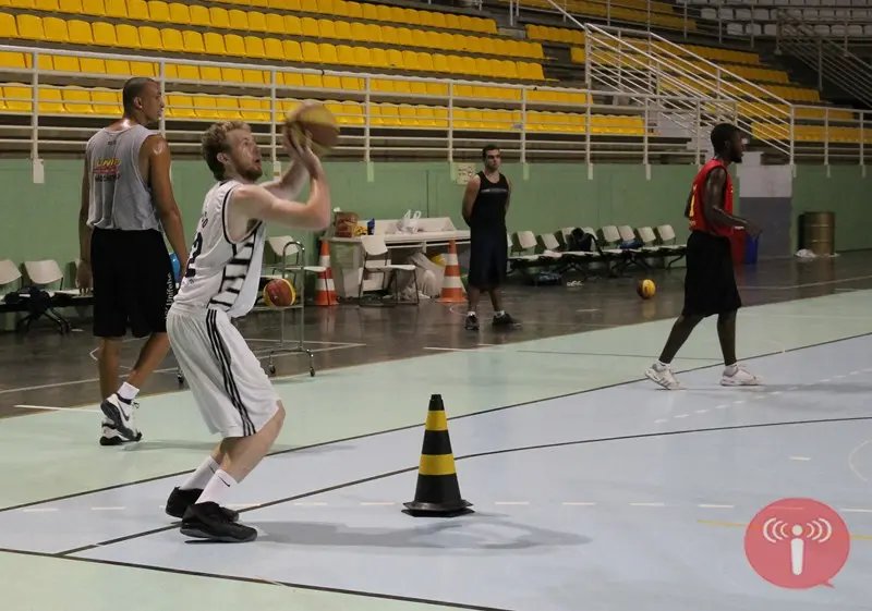 AD Brusque vence Curitiba e segue invicta