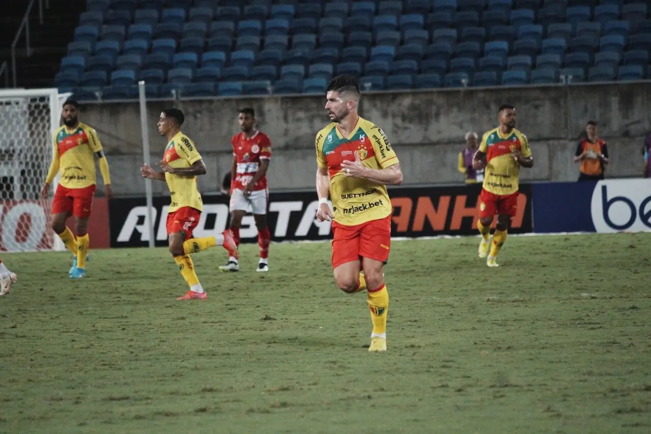 Brusque n&atilde;o aproveita chances e perde para o Am&eacute;rica/RN