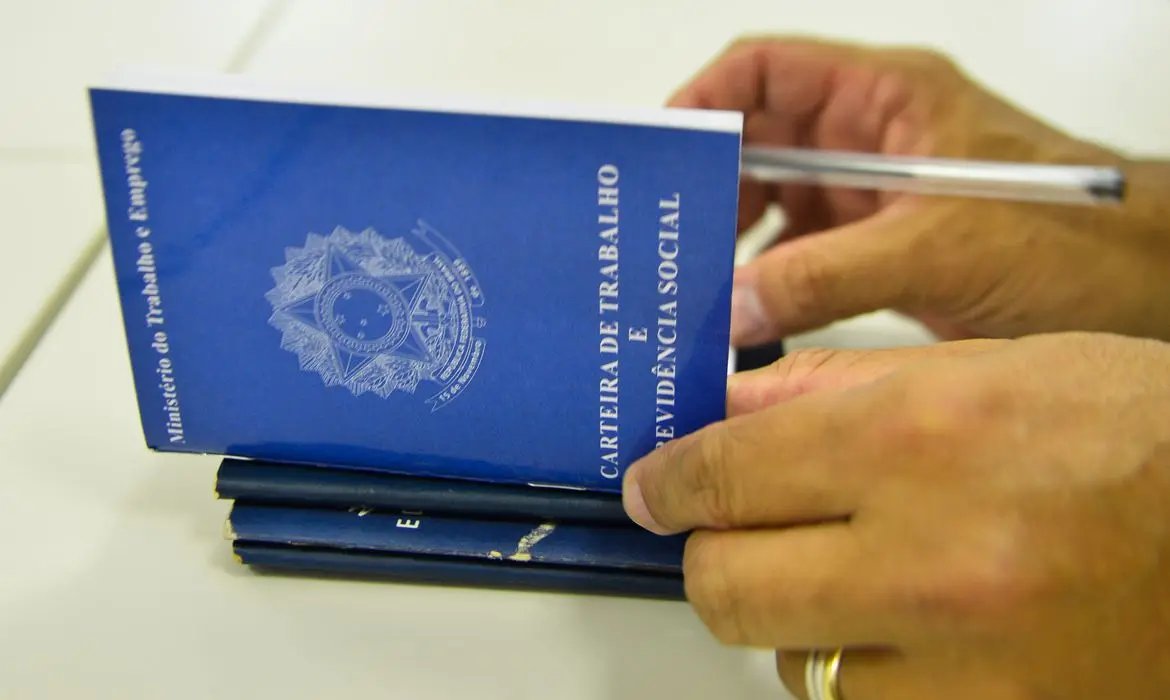 Consulte informa&ccedil;&otilde;es sobre contratos de trabalho suspensos