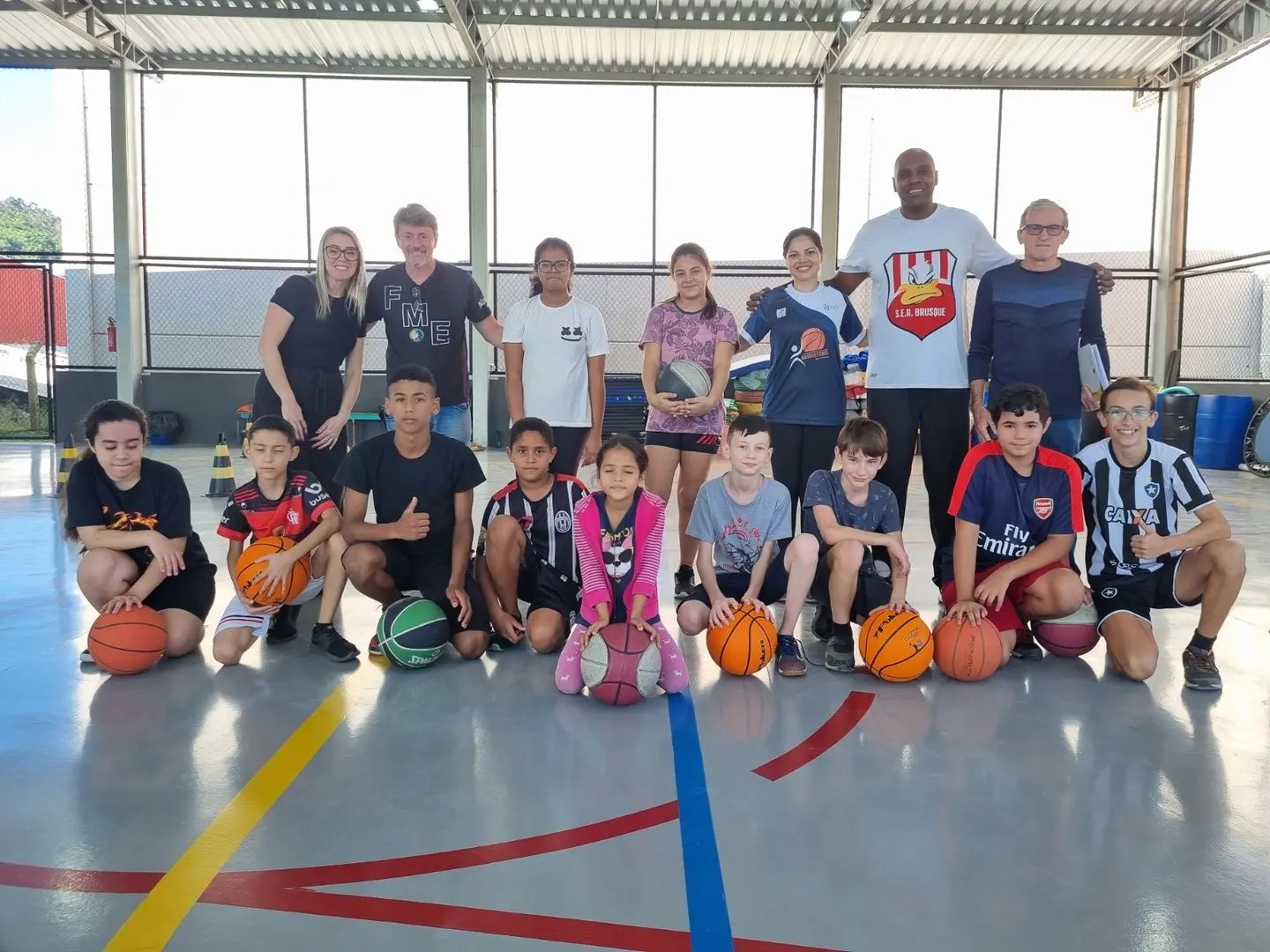 Prefeitura oferece escolinha gratuita de basquetebol 