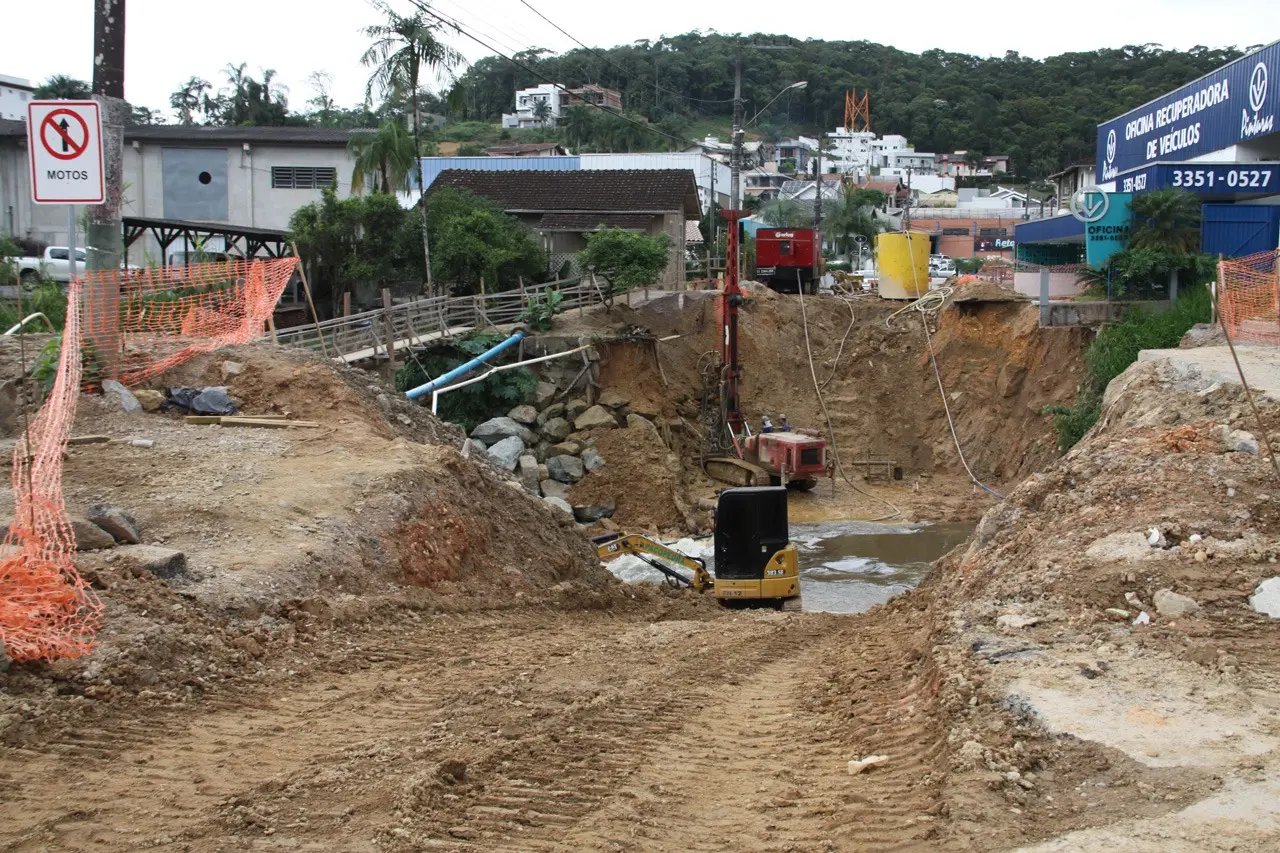Obras na ponte do Guarani avan&ccedil;am e equipes trabalham em duas frentes