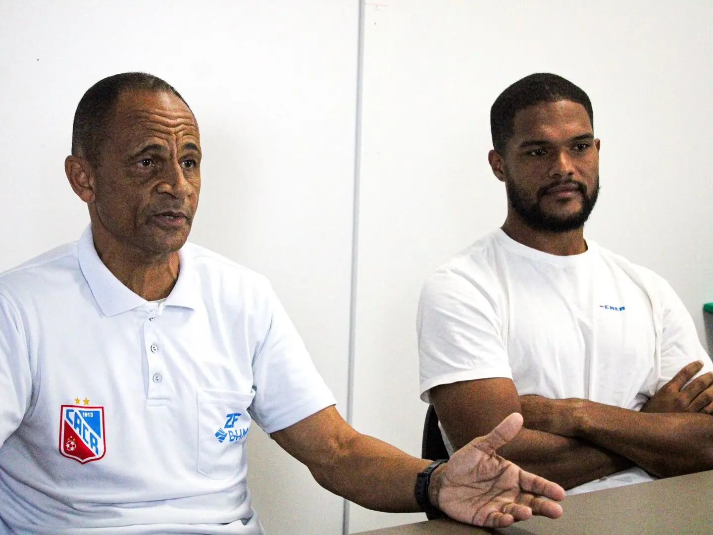 (V&Iacute;DEO) - Com confian&ccedil;a, Renaux estreia em casa pela segundona
