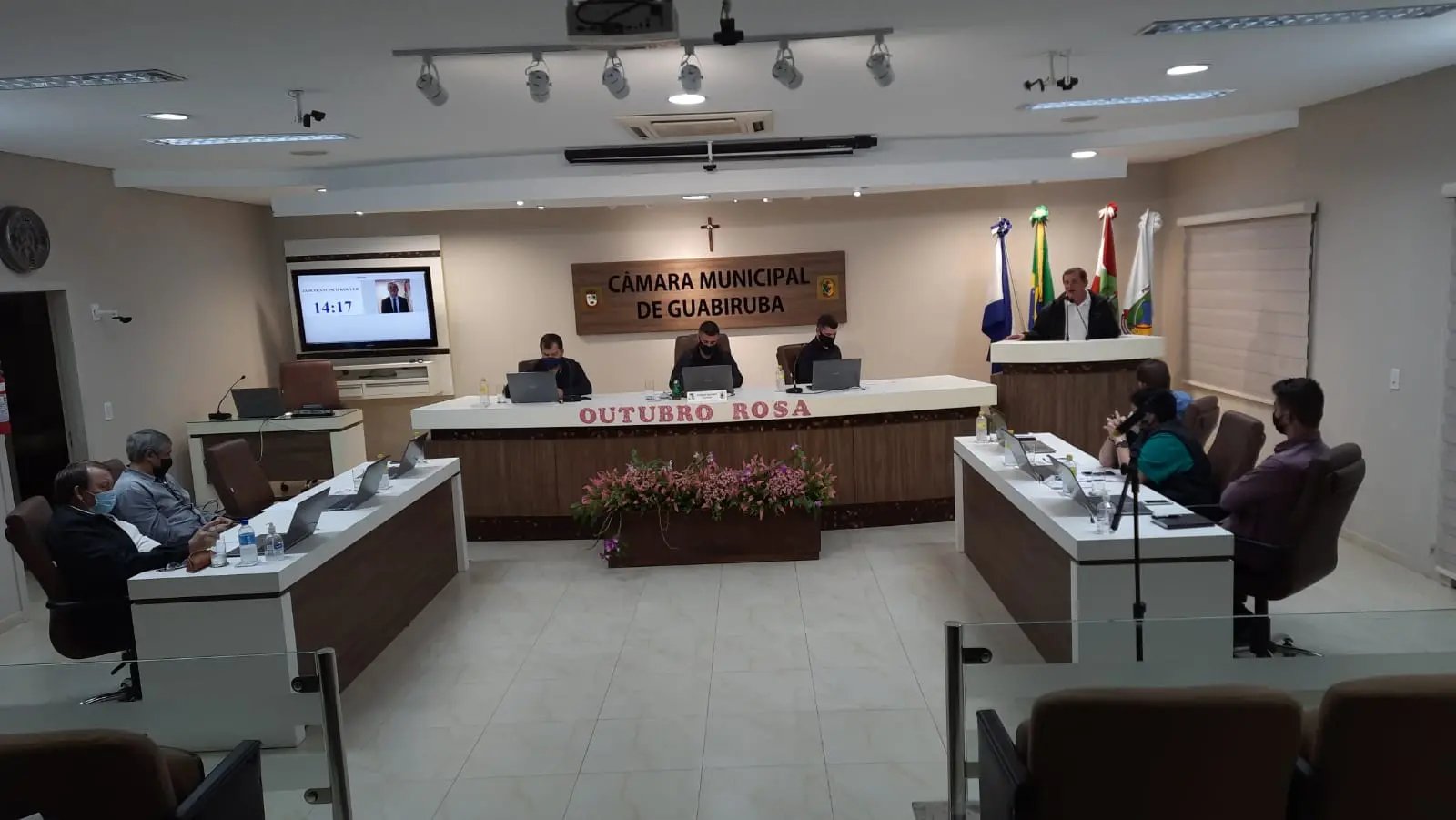 (V&iacute;deo) Vereadores refor&ccedil;am aten&ccedil;&atilde;o com tr&acirc;nsito no acesso &agrave; Guabiruba