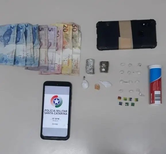 Preso por tr&aacute;fico tinha maconha e pontos de LSD