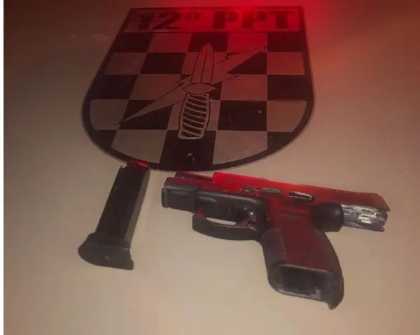 Homem é flagrado com pistola em abordagem