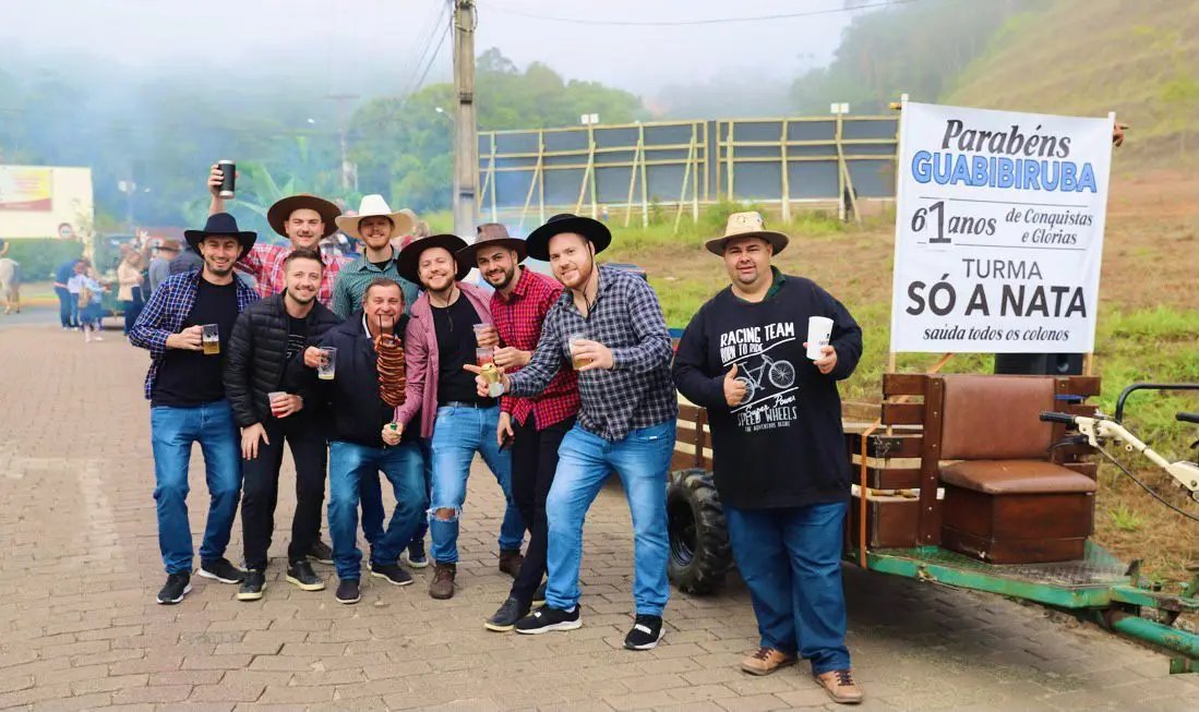 Segundo dia da 8&ordf; Festa da Integra&ccedil;&atilde;o &eacute; marcado por desfile