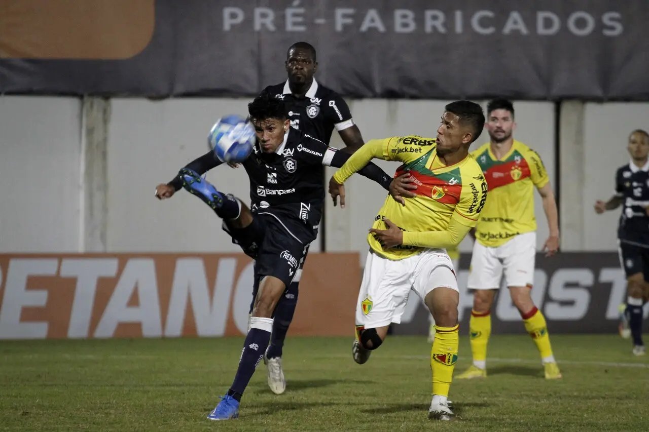 Brusque empata com o Remo com gol de Ol&aacute;vio 