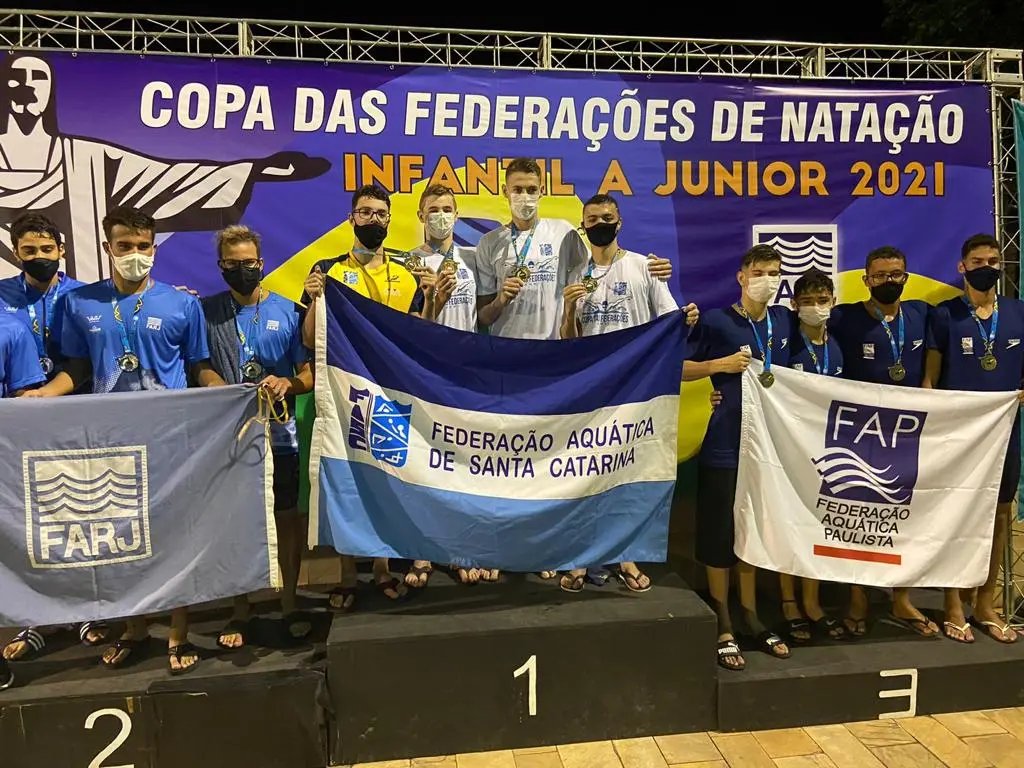 Nadador de Brusque &eacute; medalhista de ouro no Rio de Janeiro