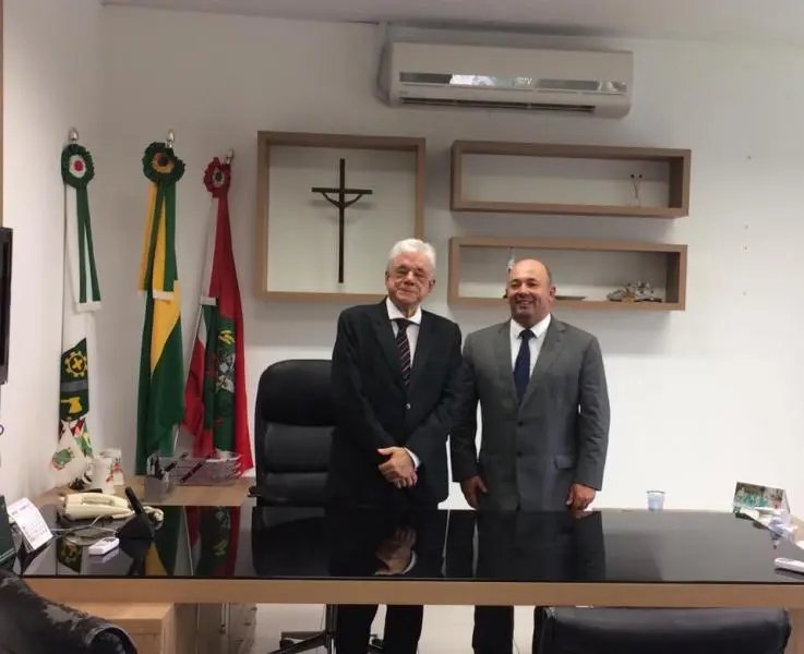 O que pensam prefeito e vice sobre cobran&ccedil;a de redu&ccedil;&atilde;o de sal&aacute;rios