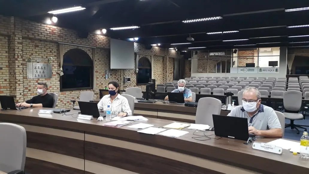 Servidores p&uacute;blicos de Brusque v&atilde;o pagar mais &agrave; previd&ecirc;ncia