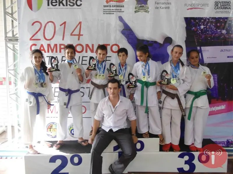 Equipe conquista 10 medalhas