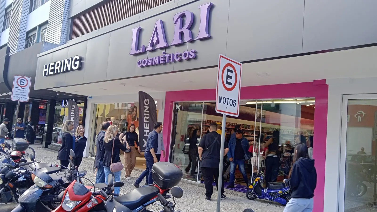 Lari Cosm&eacute;ticos inaugura quarta loja em Brusque