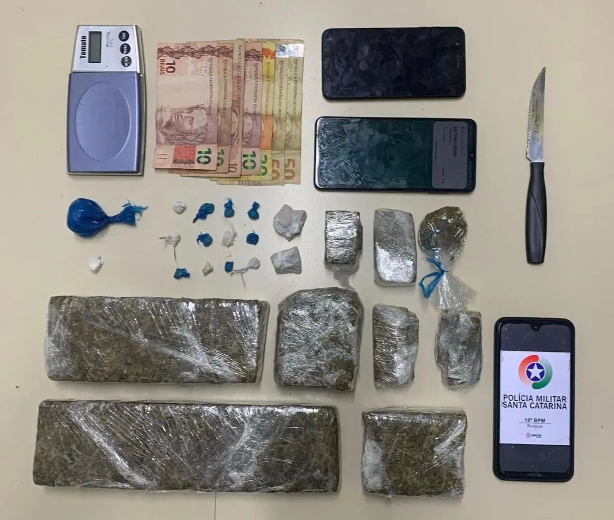 Drogas, dinheiro e um preso no Centro de Brusque