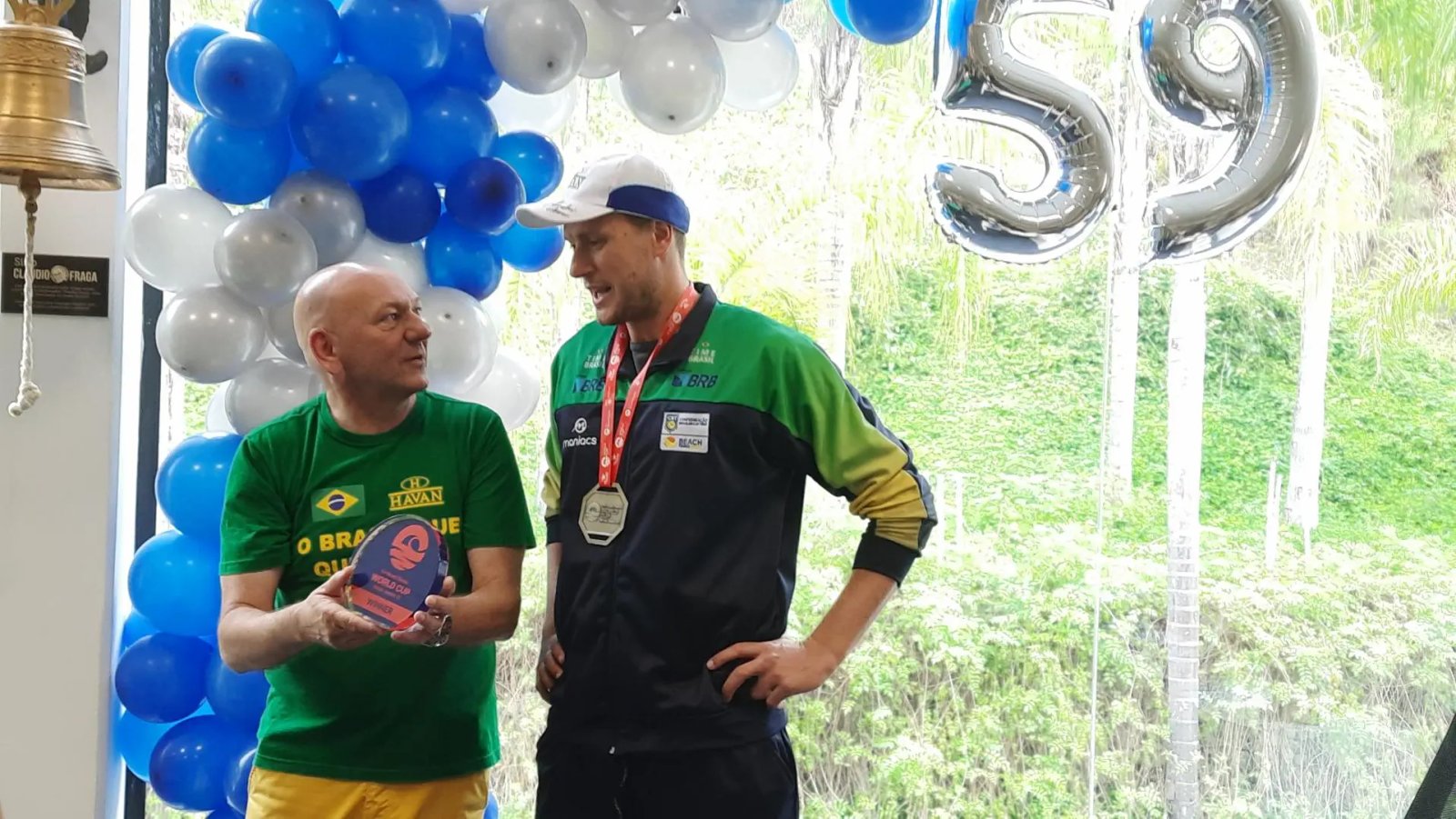 Campe&atilde;o mundial Andr&eacute; Baran &eacute; recepcionado por Luciano Hang 