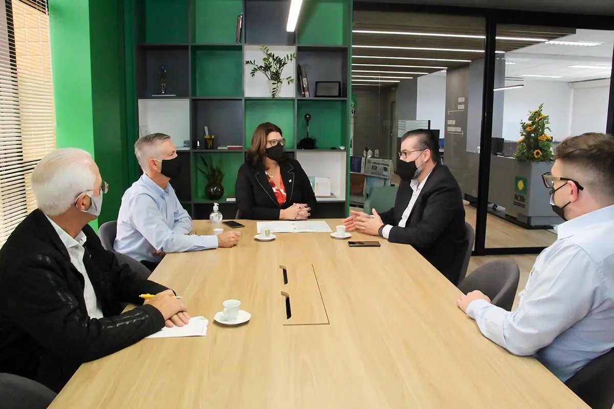 Diretor de Ci&ecirc;ncia, Tecnologia e Inova&ccedil;&atilde;o de SC e ACIBr debatem sobre Centro de Inova&ccedil;&atilde;o