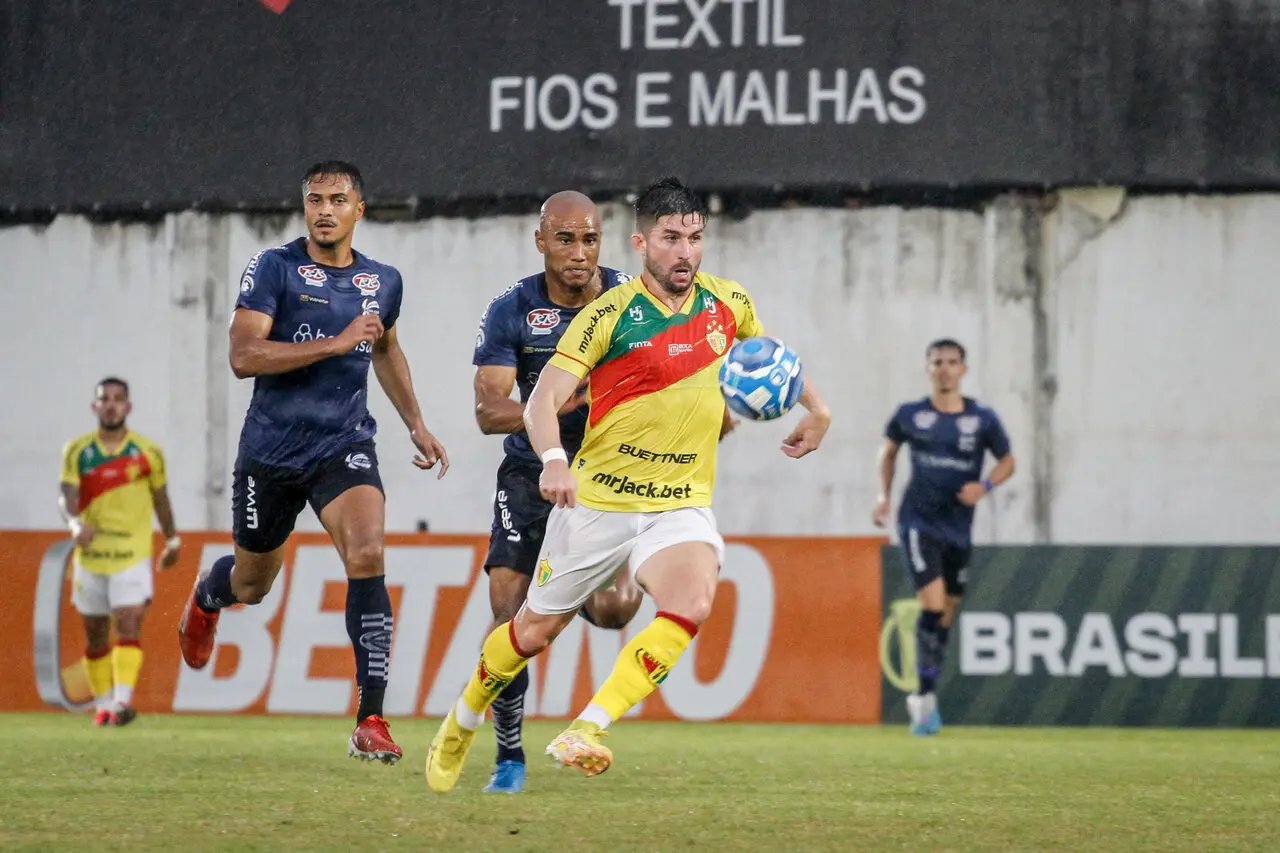 Brusque &eacute; derrotado em casa com gol rel&acirc;mpago