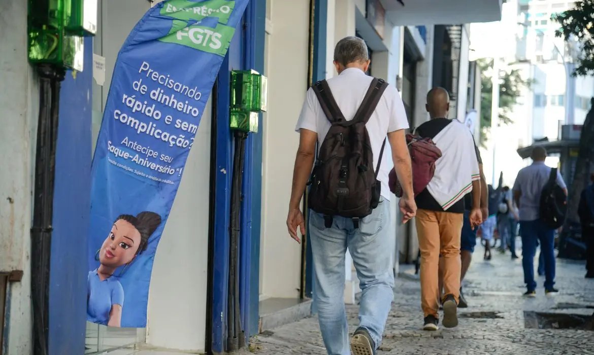 Milh&otilde;es de brasileiros t&ecirc;m dificuldades de pagar suas d&iacute;vidas
