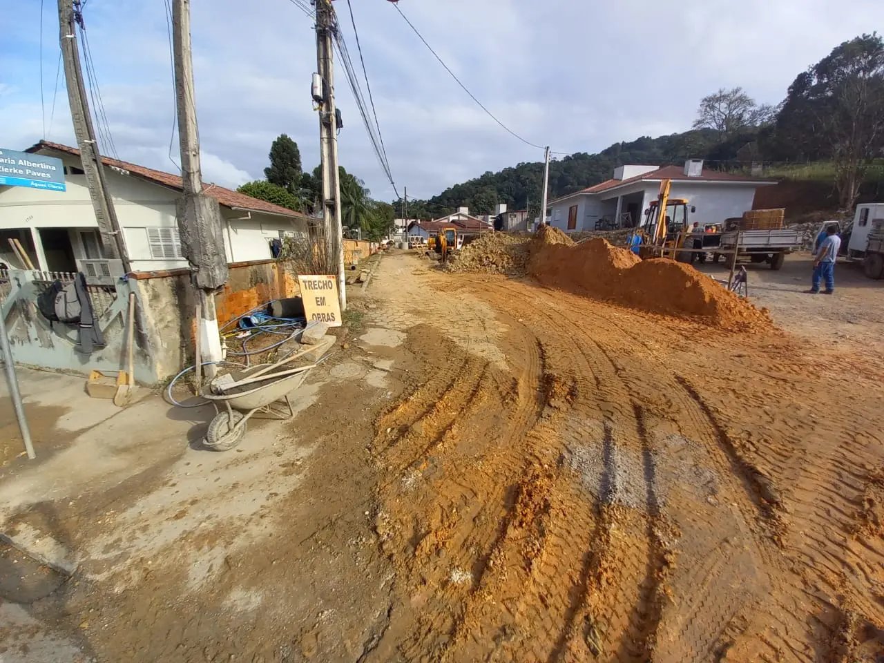 Secretaria de Obras inicia drenagem na rua Maria Albertina Zierke Pavesi