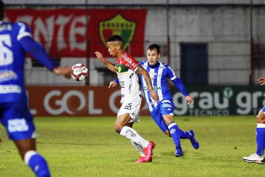 Brusque realiza &uacute;ltimo treino antes de embarcar para Macei&oacute; 