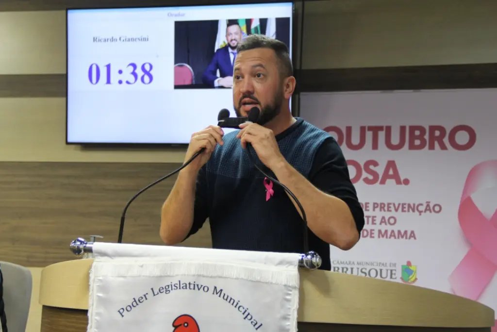 Projeto quer obrigar escolas de Brusque a prestar homenagem &agrave; Bandeira Nacional 