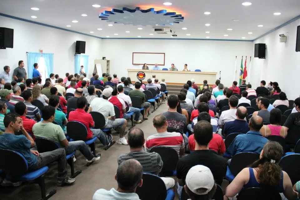 Sindicatos iniciam negociações