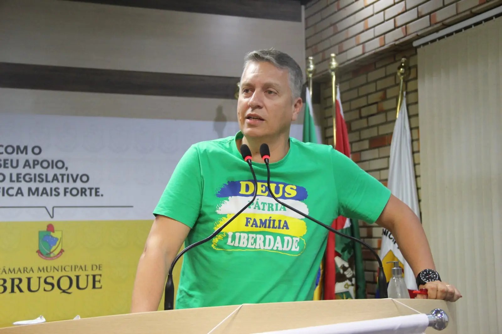 Pirola vence embate e consegue tirar Marlina de Comiss&atilde;o 