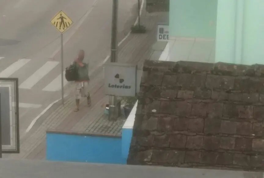 Jovem que apedrejou Prefeitura de Guabiruba já está solto