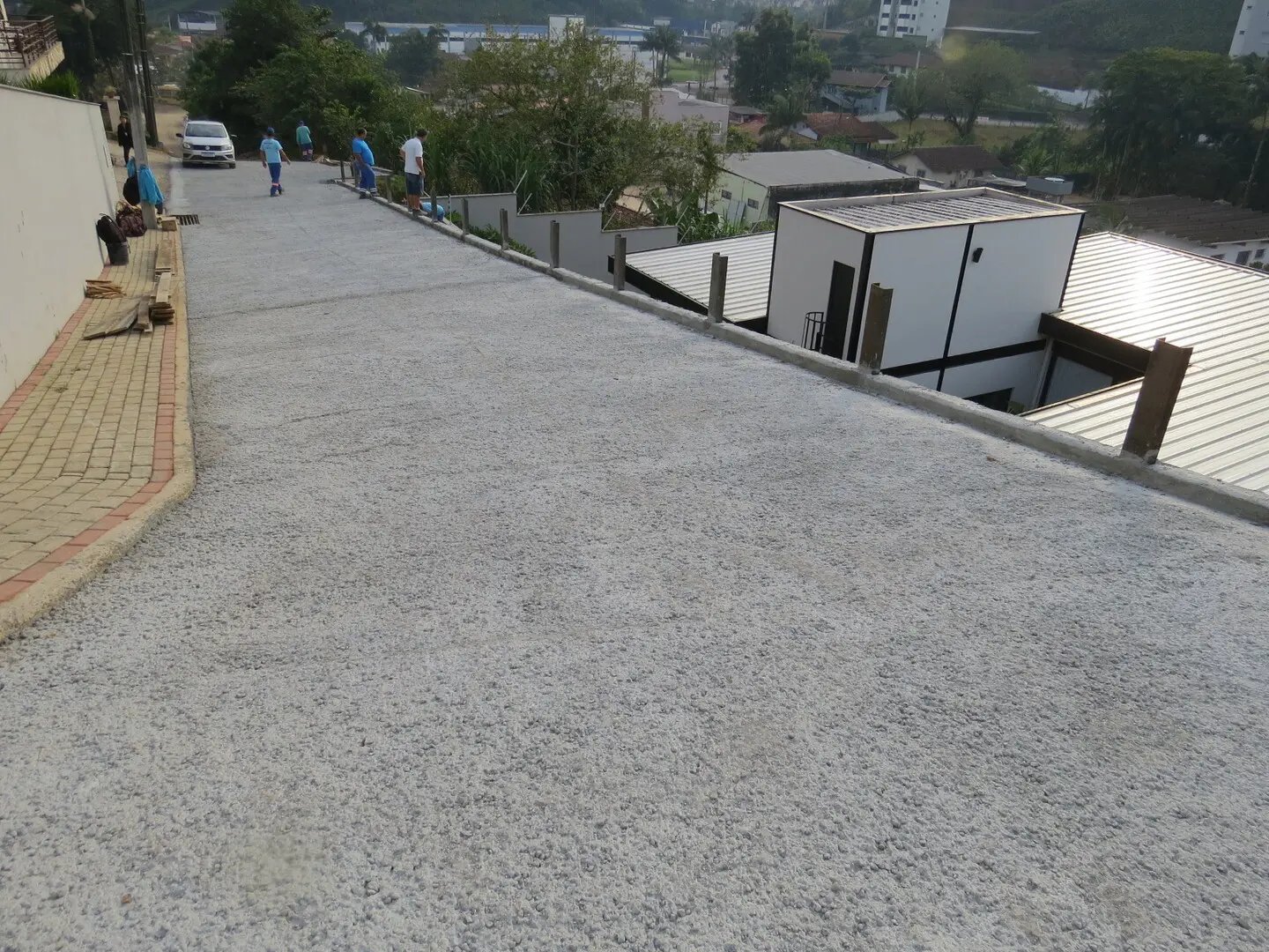 Conclu&iacute;da a pavimenta&ccedil;&atilde;o em concreto de um trecho da rua SP-011