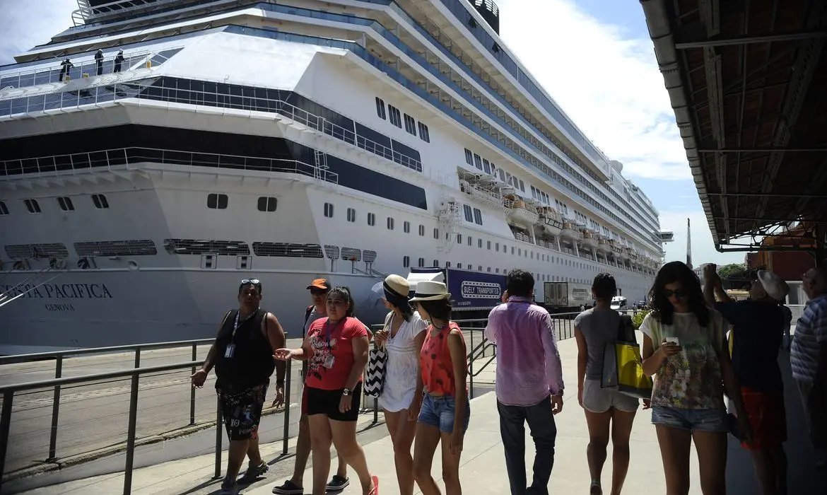 Cruzeiros mar&iacute;timos devem voltar em novembro, anuncia Minist&eacute;rio do Turismo
