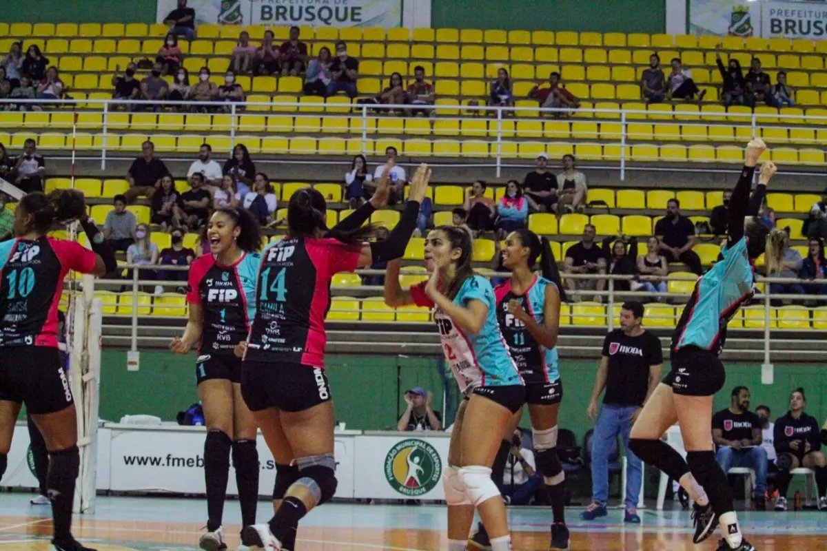 Moda Brusque vence Itaja&iacute; e fica em primeiro lugar na etapa classificat&oacute;ria do Estadual 