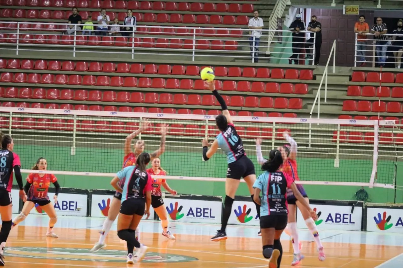 Abel Moda V&ocirc;lei come&ccedil;a Campeonato Catarinense com vit&oacute;ria