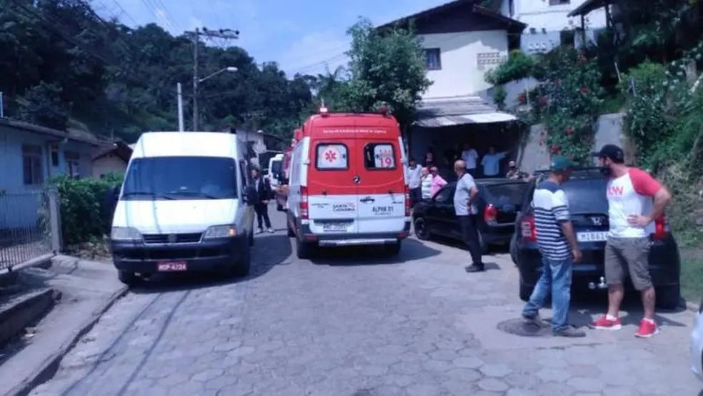 Menino de 9 anos morre atropelado ao cair de bicicleta enquanto estava indo para a escola 