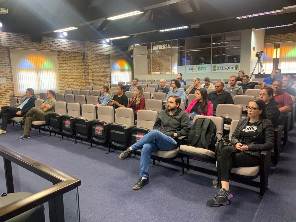 Servidores do Samae participam de capacita&ccedil;&atilde;o sobre processo administrativo