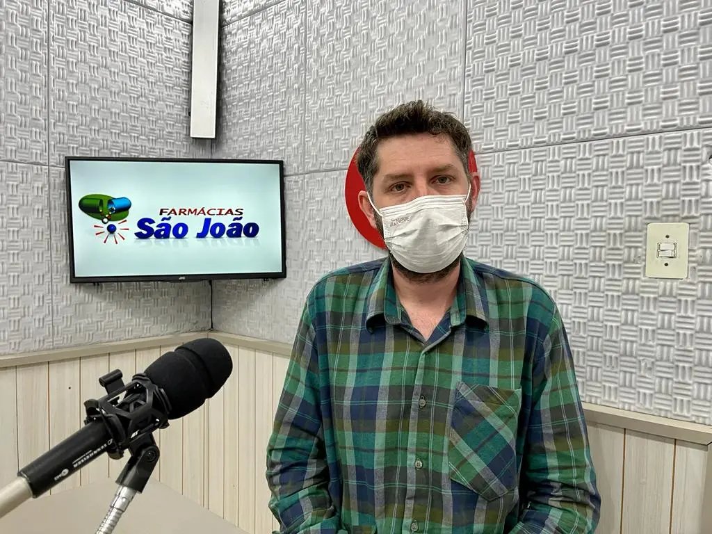 "A Funda&ccedil;&atilde;o Cultural silenciou. De que lado est&aacute; a funda&ccedil;&atilde;o cultural?" , questiona artista