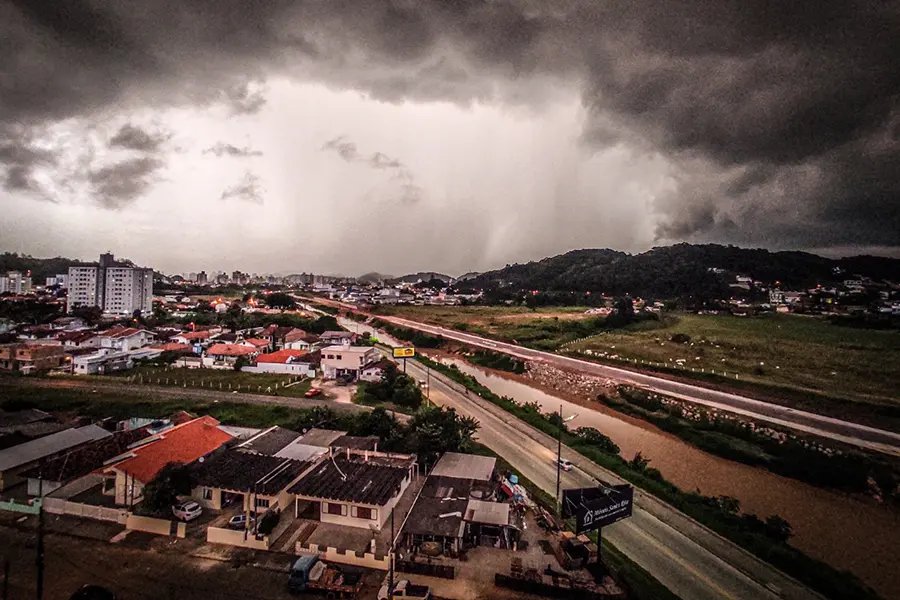 Defesa Civil informa sobre previs&atilde;o de chuva e vento entre as tardes de hoje e amanh&atilde;