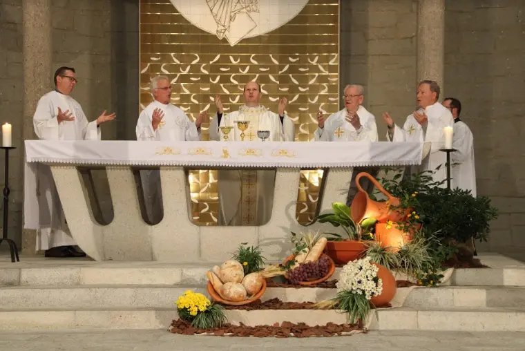 Par&oacute;quia S&atilde;o Lu&iacute;s Gonzaga transmite celebra&ccedil;&otilde;es da Semana Santa via Internet