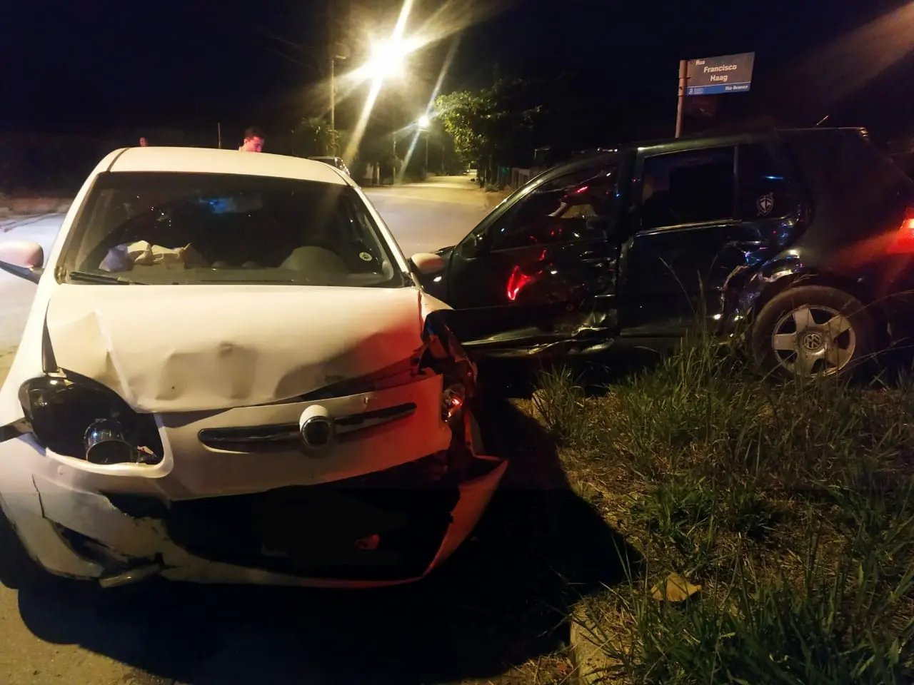 Duas pessoas ficam feridas em acidente no bairro Rio Branco