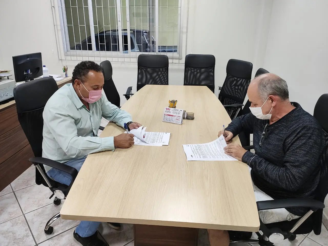 Sindicatos dos empregados e dos empres&aacute;rios da constru&ccedil;&atilde;o civil fazem acordo emergencial sobre regras trabalhistas na pandemia